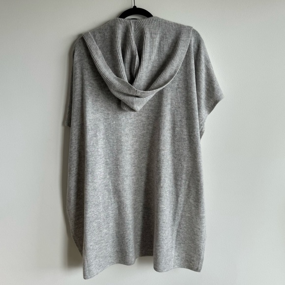 NWT Nordstrom Light Gray Wool & Cashmere Hooded Ribbed Ruana Poncho One Size - Picture 2 of 7